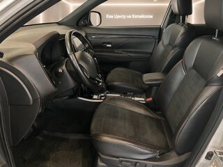2021 Mitsubishi Outlander III Рестайлинг 3, белый, 2395000 рублей, вид 5