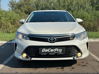 2016 Toyota Camry VII (XV50) Рестайлинг, белый, 2150000 рублей, вид 3