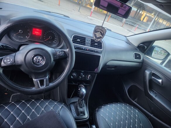 2013 Volkswagen Polo V, белый, 500000 рублей - вид 6