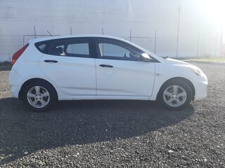 2013 Hyundai Solaris I, белый, 680000 рублей, вид 4