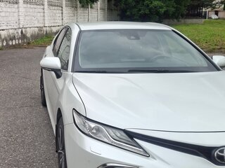 2021 Toyota Camry VIII (XV70) Рестайлинг, белый, 2790000 рублей, вид 1