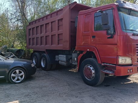 2007 Sinotruk Howo ZZ3327, красный, 2100000 рублей, вид 3