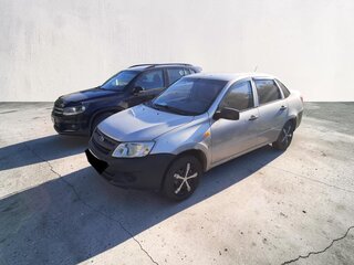 2013 Lada (ВАЗ) Granta I, серебристый, 300000 рублей, вид 2