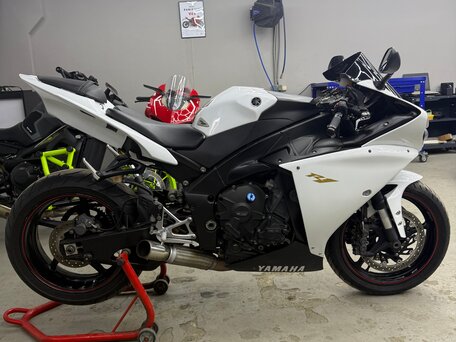 2014 Yamaha YZF-R1, белый, 1180000 рублей, вид 3