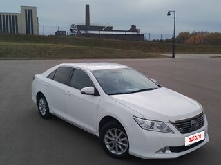 2013 Toyota Camry VII (XV50), белый, 1750000 рублей, вид 2