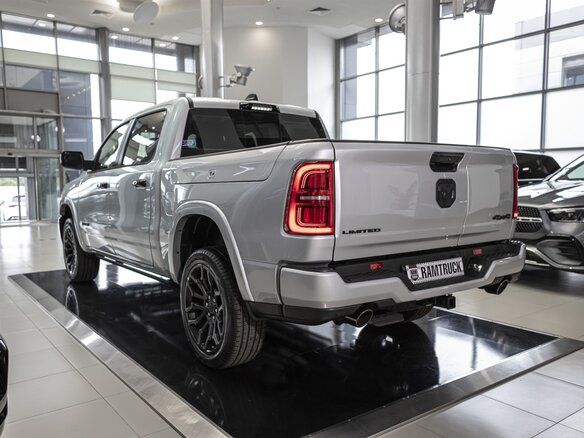 2026 Ram 1500 Crew Cab V Рестайлинг, серебристый, 9390000 рублей - вид 8