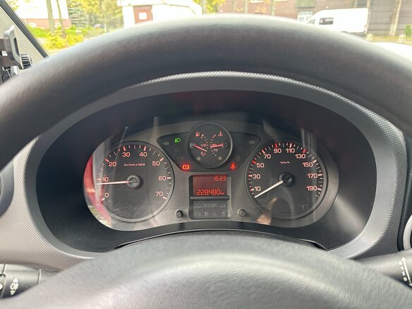2014 Peugeot Partner, красный, 800000 рублей - вид 8