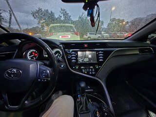 2019 Toyota Camry VIII (XV70), чёрный, 1950000 рублей, вид 3
