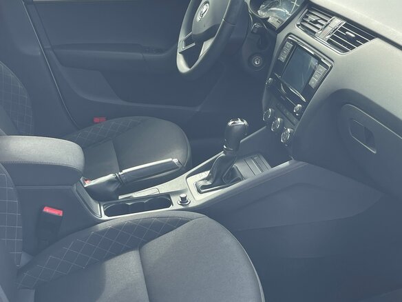2020 Skoda Octavia III (A7) Рестайлинг, белый, 1650000 рублей - вид 5