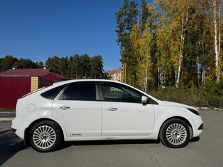 2010 Ford Focus II Рестайлинг, белый, 745000 рублей, вид 2