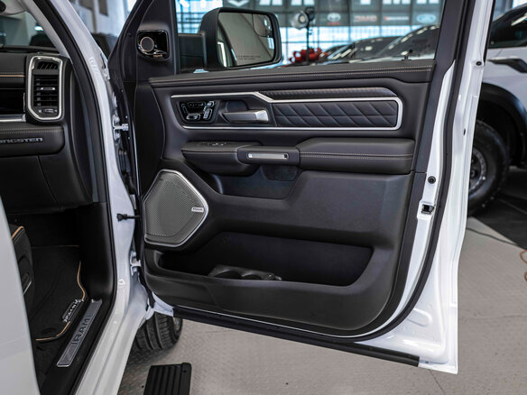 2026 Ram 1500 Crew Cab V Рестайлинг, белый - вид 21