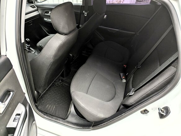 2014 Kia Rio 5-speed III, белый, 699000 рублей - вид 8
