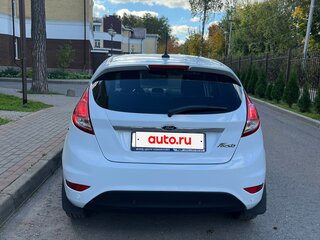 2016 Ford Fiesta Mk6 Рестайлинг, белый, 879000 рублей, вид 4