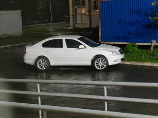 2013 Skoda Octavia II (A5) Рестайлинг, белый, 650000 рублей, вид 4