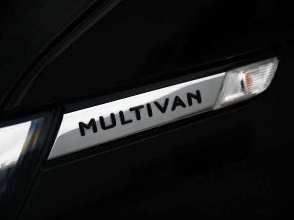 2019 Volkswagen Multivan T6 Рестайлинг, чёрный, 6500000 рублей - вид 22