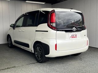 2023 Toyota Sienta III, белый, 1264009 рублей, вид 5