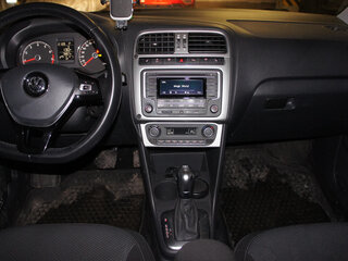 2017 Volkswagen Polo V Рестайлинг, белый, 1370000 рублей, вид 3