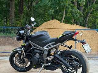 2020 Triumph Street Triple, чёрный, 980000 рублей, вид 2