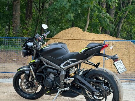 2020 Triumph Street Triple, чёрный, 980000 рублей, вид 2