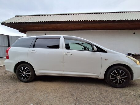 2004 Toyota Wish I, белый, 650000 рублей, вид 2