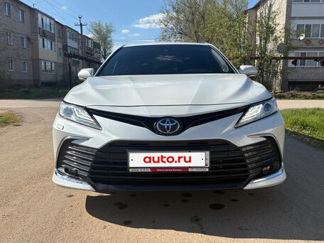 2023 Toyota Camry VIII (XV70) Рестайлинг, белый, 4300000 рублей, вид 2
