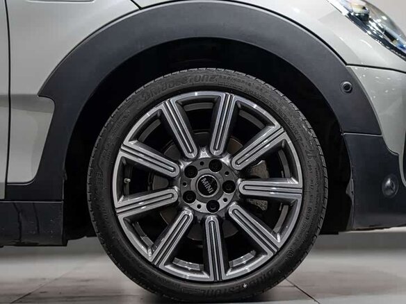2023 Mini Clubman Cooper II Рестайлинг, серый, 3040000 рублей - вид 5