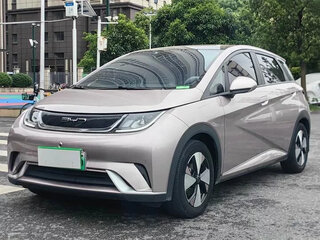 2023 BYD Dolphin 44.9 kWh I, бежевый, 1400700 рублей, вид 1
