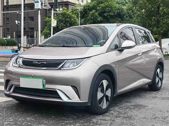 2023 BYD Dolphin 44.9 kWh I, бежевый, 1400700 рублей