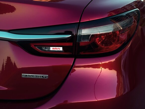 2019 Mazda 6 III (GJ) Рестайлинг 2, красный, 2130000 рублей - вид 11
