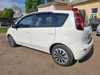 2013 Nissan Note I Рестайлинг, белый, 840000 рублей, вид 4