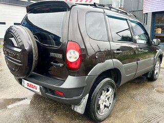 2011 Chevrolet Niva I Рестайлинг, коричневый, 459000 рублей, вид 4