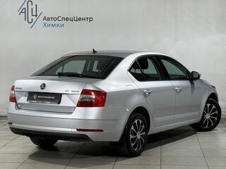 2017 Skoda Octavia III (A7) Рестайлинг, серебристый, 1519800 рублей, вид 2