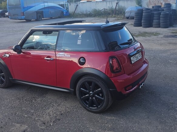2010 Mini Hatch Cooper S II (R56) Рестайлинг, красный, 865000 рублей - вид 2
