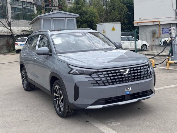 2026 Jetta VS8, серый, 2390000 рублей - вид 2