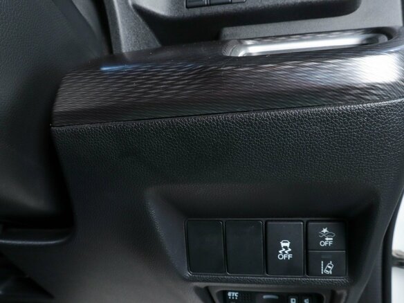 2018 Honda Stepwgn V Рестайлинг, белый, 2579000 рублей - вид 8