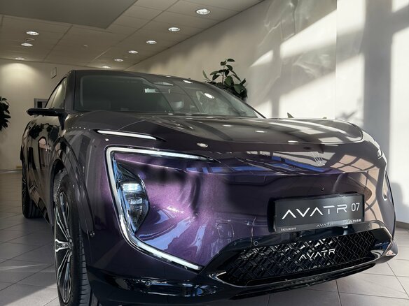 2026 Avatr 07, фиолетовый, 7000000 рублей