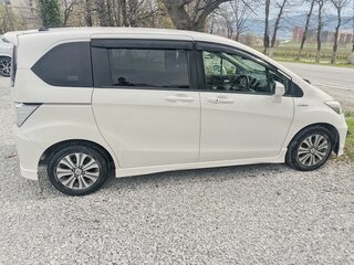 2011 Honda Freed I Рестайлинг, белый, 1059000 рублей, вид 4