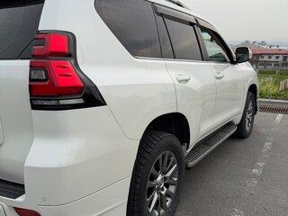 2018 Toyota Land Cruiser Prado 150 Series Рестайлинг 2, белый, 5500000 рублей, вид 3