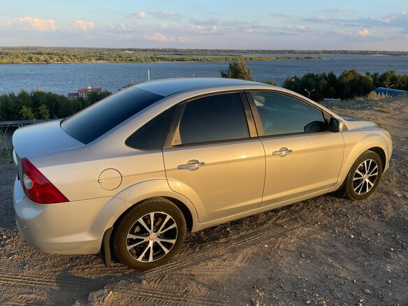 2011 Ford Focus II Рестайлинг, серебристый - вид 5