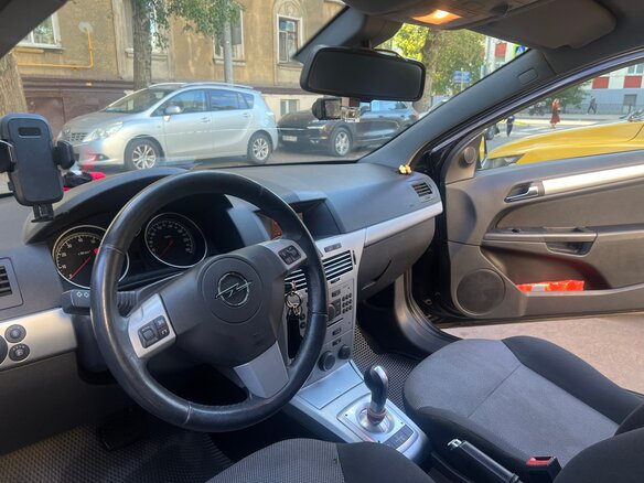 2010 Opel Astra GTC H Рестайлинг, чёрный, 380000 рублей - вид 9