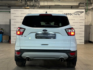 2017 Ford Kuga II Рестайлинг, белый, 1399000 рублей, вид 4