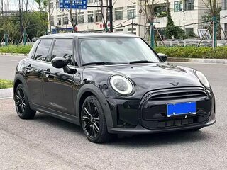 2022 Mini Hatch Cooper III (F55/F56) Рестайлинг 2, чёрный, 1870000 рублей, вид 1