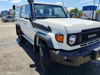 2024 Toyota Land Cruiser 76 70 Series Рестайлинг 2, белый, 10500000 рублей, вид 3