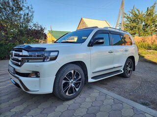 2017 Toyota Land Cruiser 200 Series Рестайлинг 2, белый, 6500000 рублей, вид 1