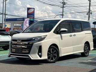 2021 Toyota Noah III (R80) Рестайлинг, белый, 2180000 рублей, вид 1