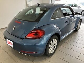 2018 Volkswagen Beetle II (A5), синий, 1660000 рублей, вид 2