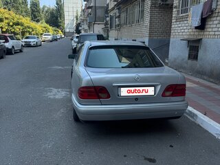 1997 Mercedes-Benz E-Класс 200 II (W210, S210), серебристый, 700000 рублей, вид 5