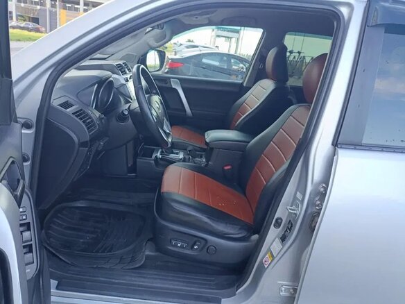 2014 Toyota Land Cruiser Prado 150 Series Рестайлинг 1, серебристый, 3150000 рублей - вид 11