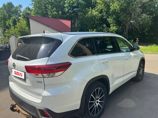 2017 Toyota Highlander III (XU50) Рестайлинг, белый, 3800000 рублей, вид 4