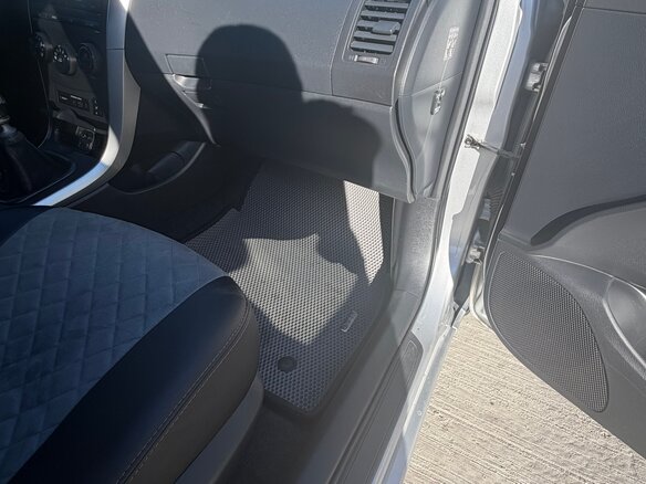 2010 Toyota Corolla X (E140, E150) Рестайлинг, серебристый, 900000 рублей - вид 17